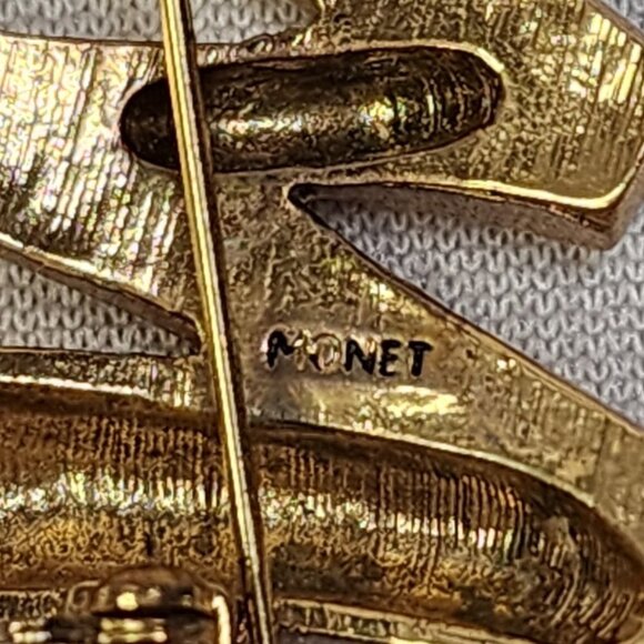 Vintage Signed MONET Goldtone Clear Rhinestones CHRISTMAS TREE Shape Pin Brooch - Picture 7 of 7